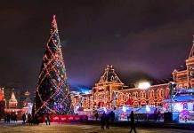 Новогодние елки: где нарядили самую большую елку в России?