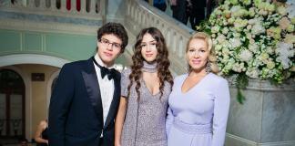Tatler Debutante Ball: Leo Tolstoy's great-great-great-granddaughter repeated the path of Natasha Rostova A couple of hours ago, in the Column Hall of the capital's House of Unions, a luxurious reception took place in honor of future heroines of secular