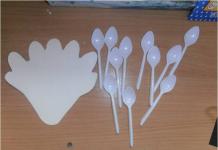 How to make crafts from plastic spoons