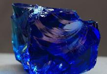 What sign is a sapphire stone suitable for?