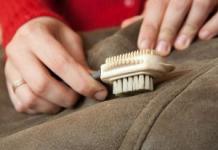 Clean a natural sheepskin coat at home